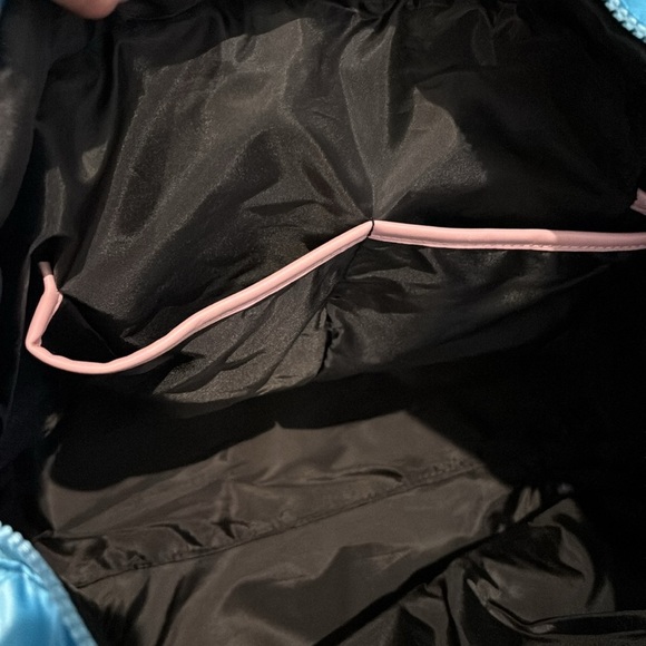 WILDFOX Lips Puffer Tote,zip top,2 handle,interior zip & 2 slash pocket,key hook - Picture 10 of 11